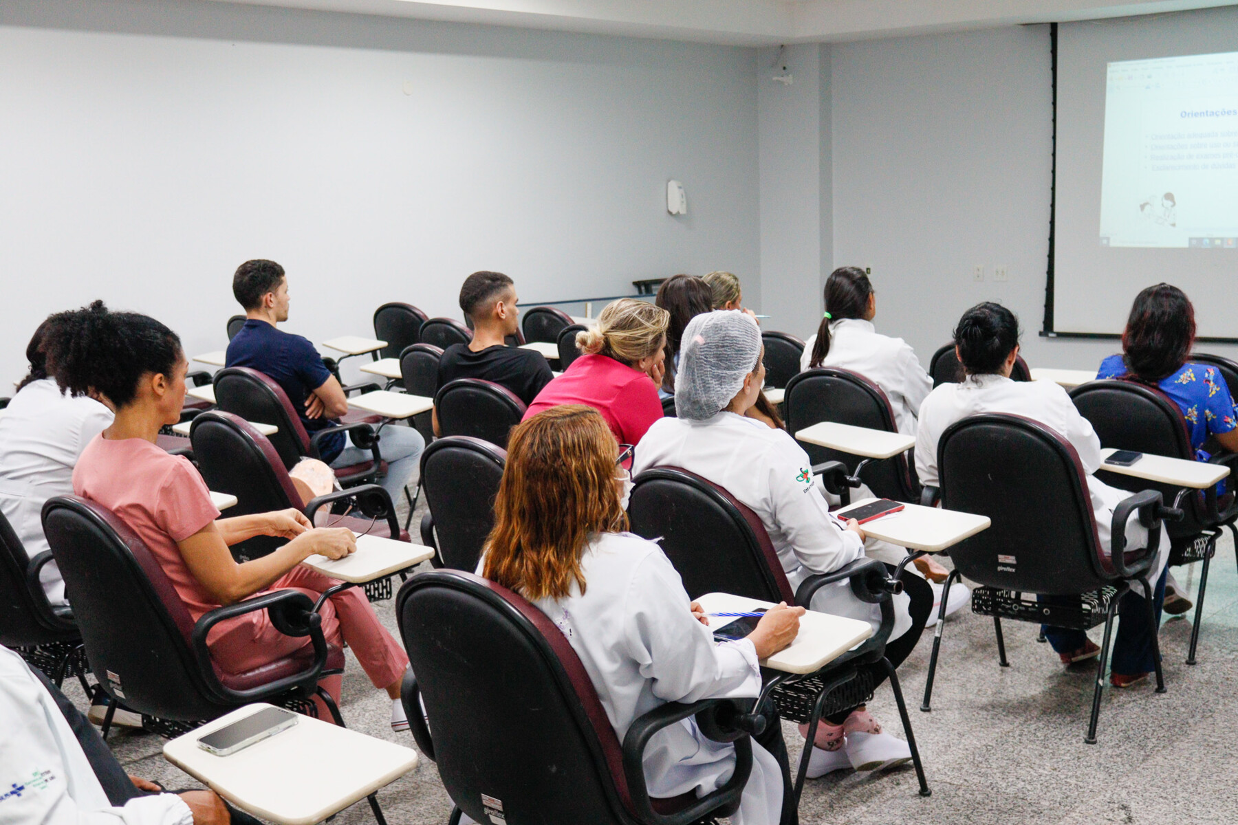 Ao todo, 120 profissionais das áreas de enfermagem, técnicos, nutrição e fisioterapia participaram do treinamento.jpg